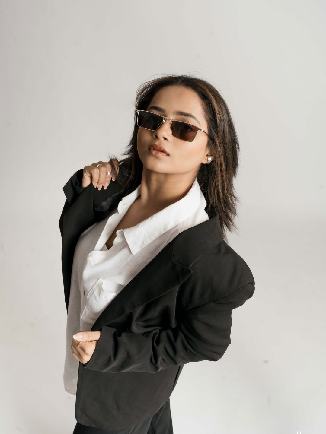 Shivali Parab black blazer look
