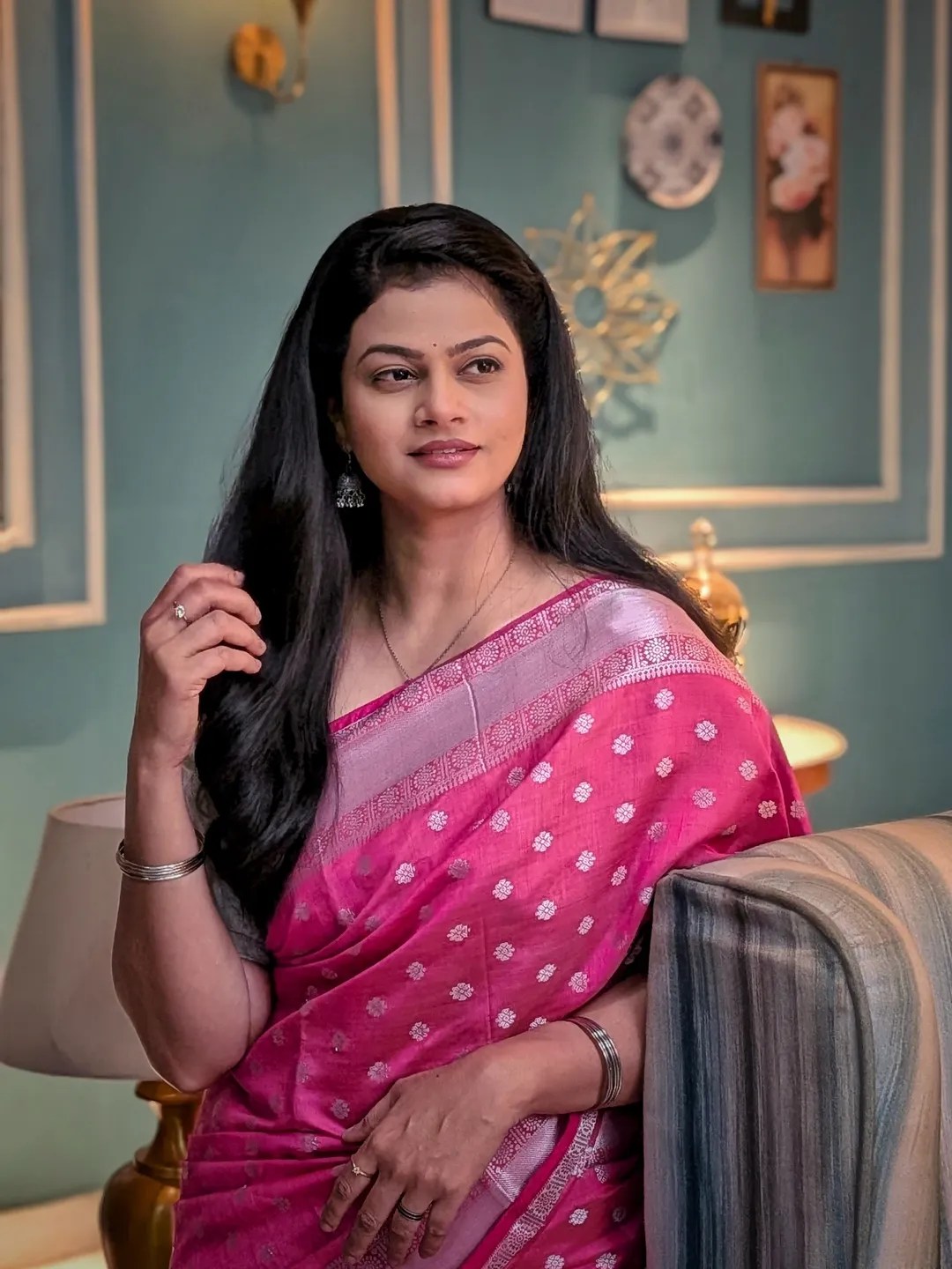 Purva Kaushik looks stunning in pink saree