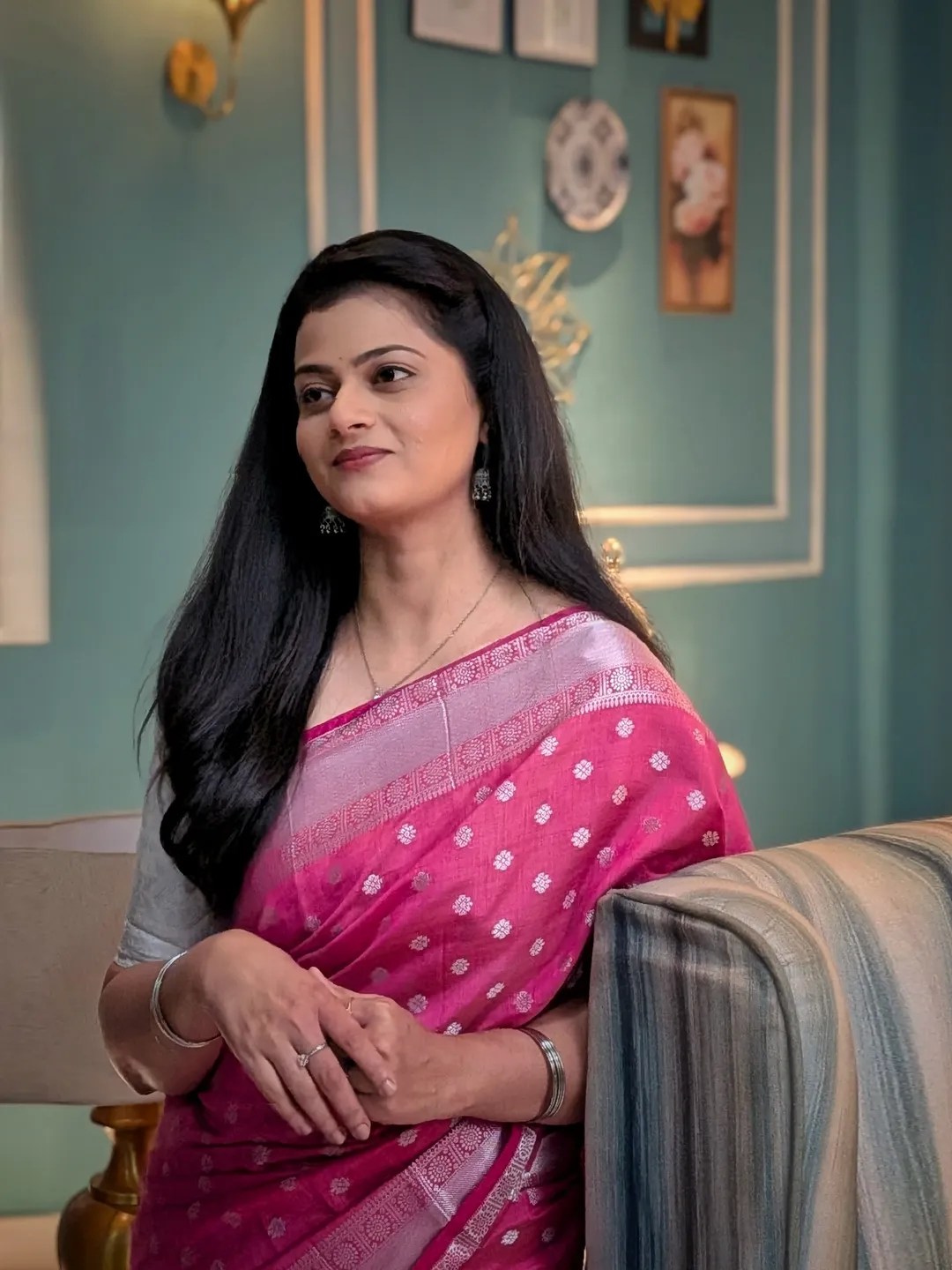 Purva Kaushik looks stunning in pink saree