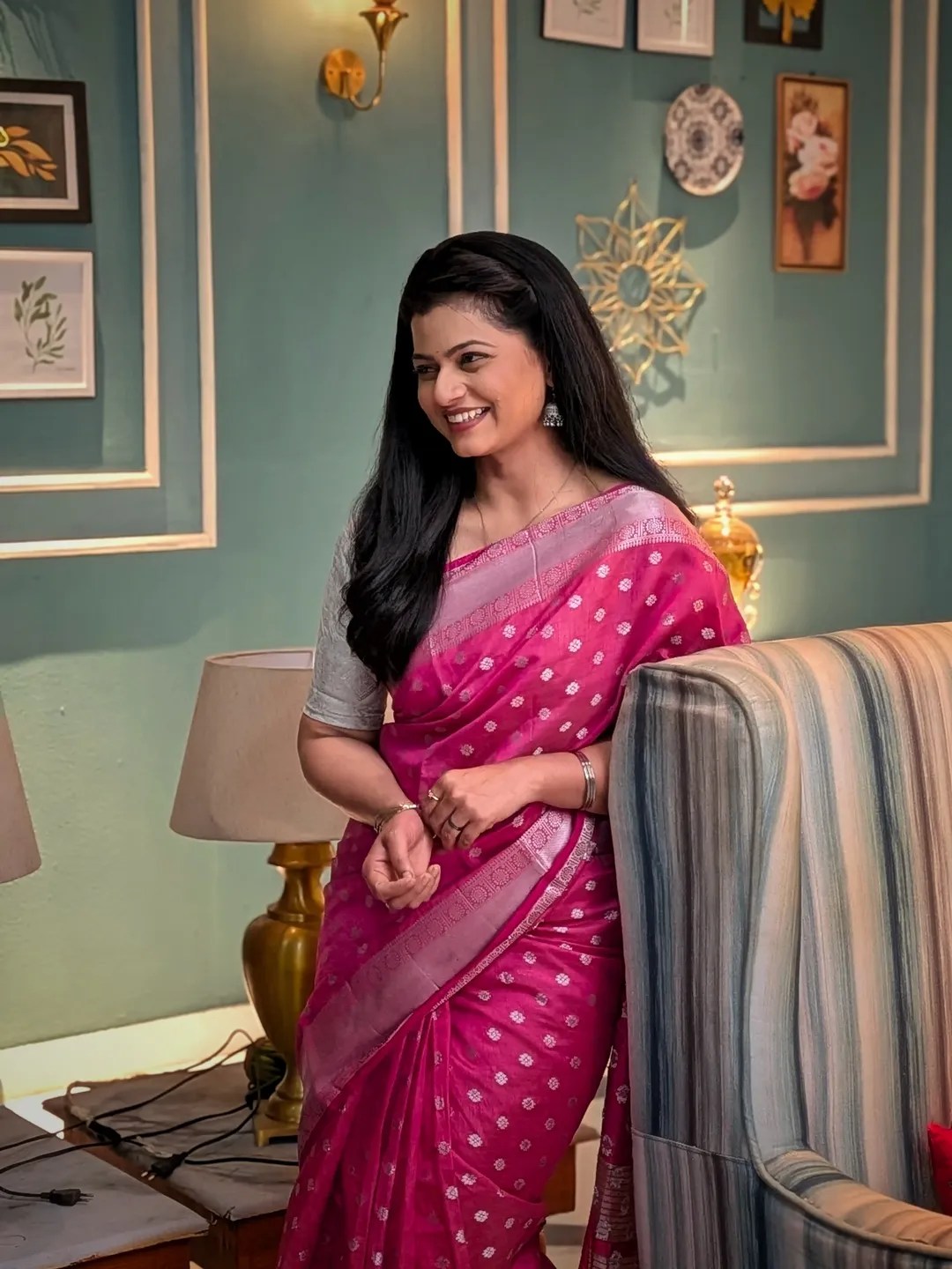 Purva Kaushik looks stunning in pink saree