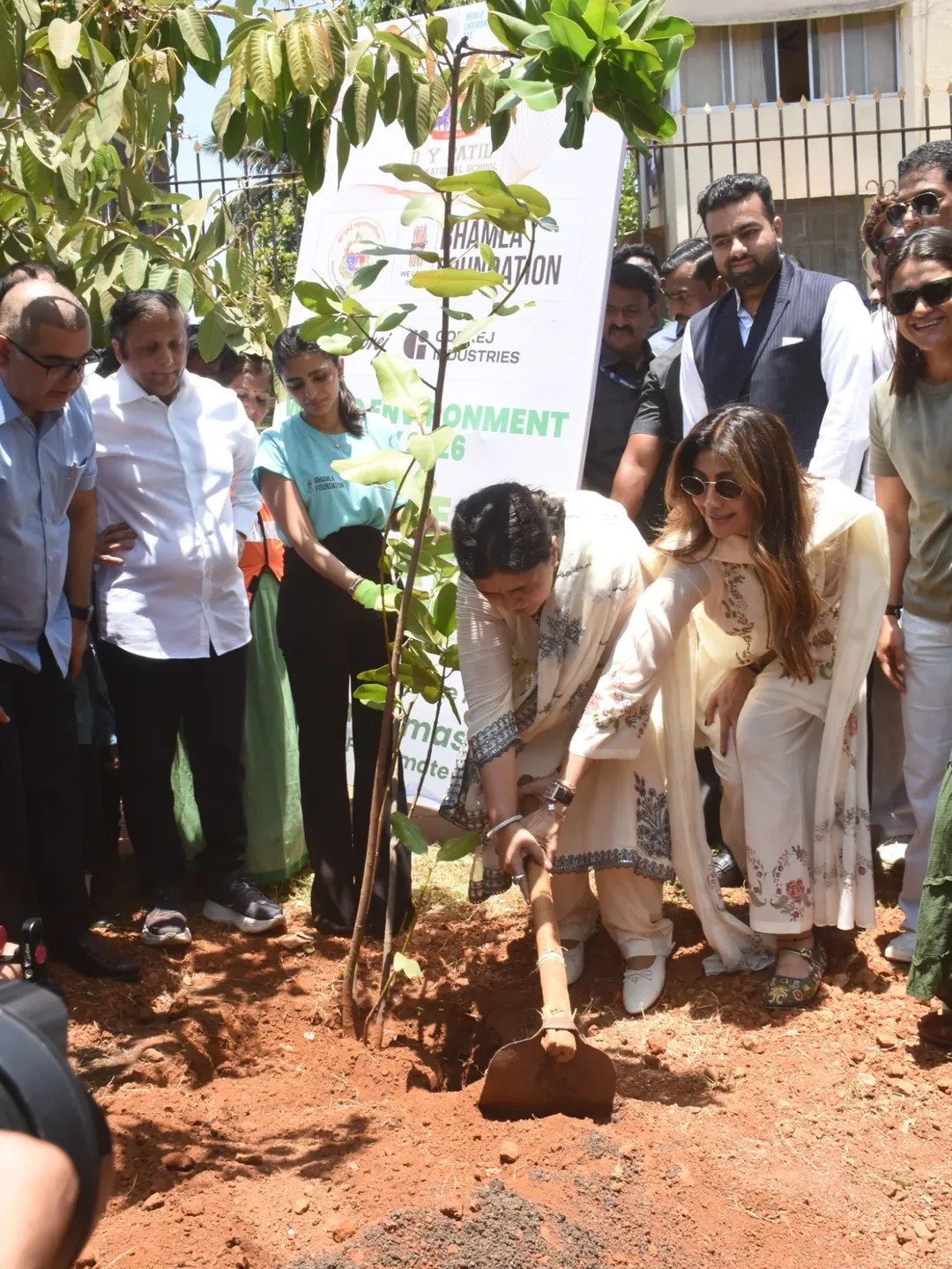 Shilpa Shetty tree plantation event bjp leader pankaja munde