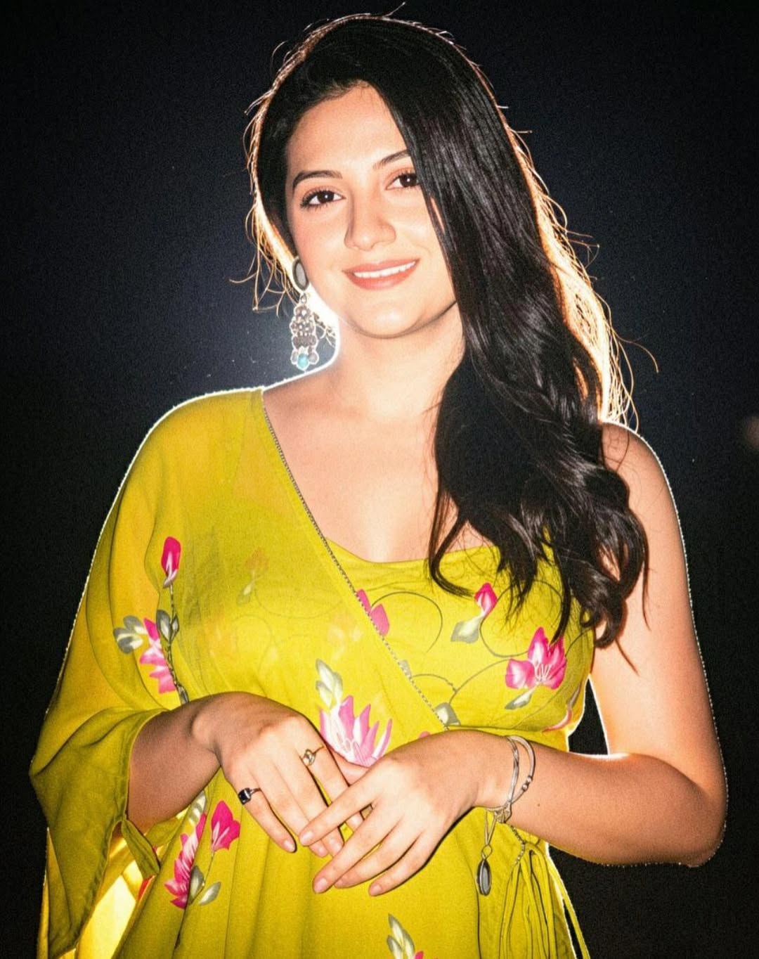 Tejashree Pradhan new haircut look