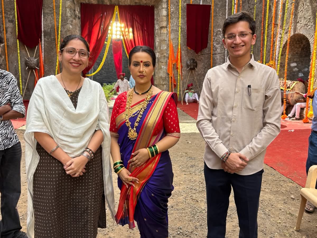 Amruta Devendra Fadnavis Naman Tula Song