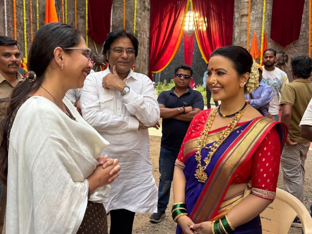 Amruta Devendra Fadnavis Naman Tula Song