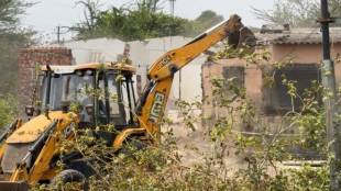 Badlapur illegal chawls demolition | Kulgaon Badlapur Municipal Council encroachment drive | Maruti Gaikwad chief officer Badlapur | Ulhas river illegal construction action Thane