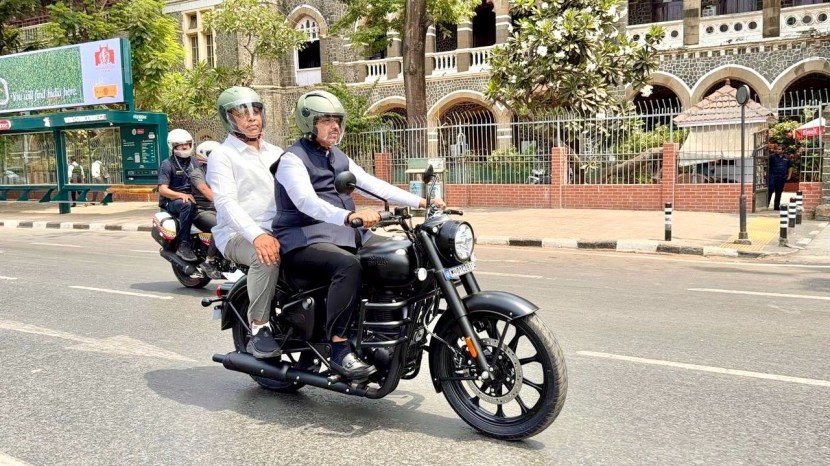 Devendra Fadnavis on Bike news 