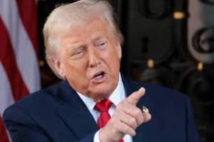 Donald Trump Iran attack decision post on Truth Social | US military warplanes ready for Iran strike | डोनाल्ड ट्रम्प इराण लष्करी हल्ला निर्णय अपडेट | अमेरिका इराण युद्ध शांतता चर्चा आखाती देश