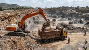Bhadravati revenue scam Chandrapur | Chandrapur illegal mining case | Nagpur divisional commissioner order | Bhadravati Tehsildar Rajesh Bhandarkar corruption case