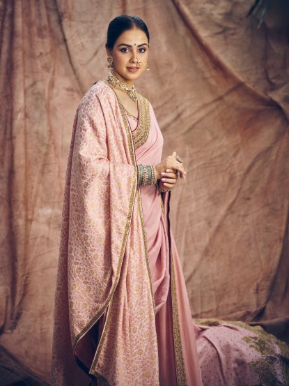 Genelia Deshmukh stuns in a traditional Maharashtrian look as Maharani Saibai in her latest film 'Raja Shivaji'.
