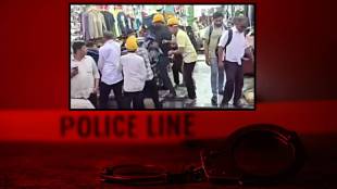 Kalyan railway station hawker attack | Women railway police beaten Kalyan | Yasmin Mohammad Munna Pathan FIR | Kalyan GRP crime news
