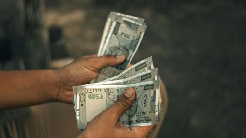 Rupee Depreciation vs Pakistan Rupee