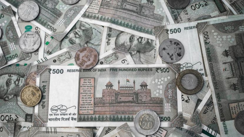 Rupee Depreciation vs Pakistan Rupee