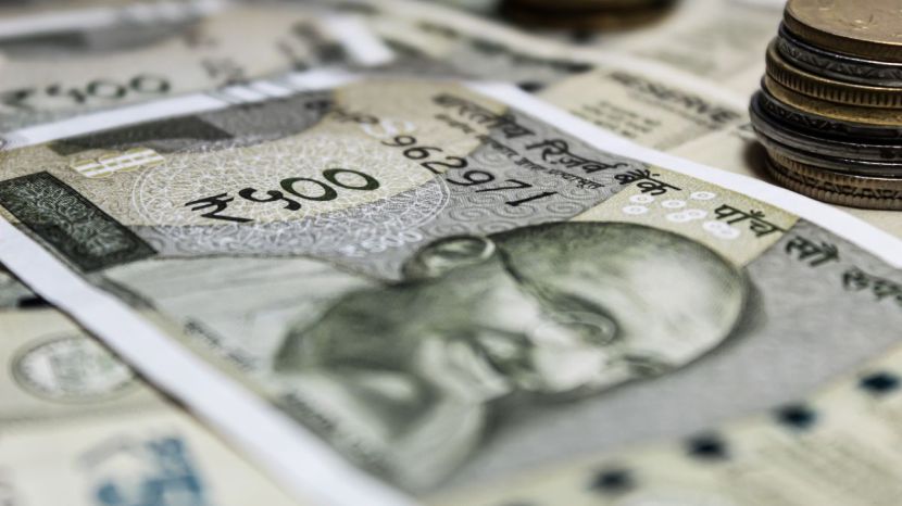 Rupee Depreciation vs Pakistan Rupee