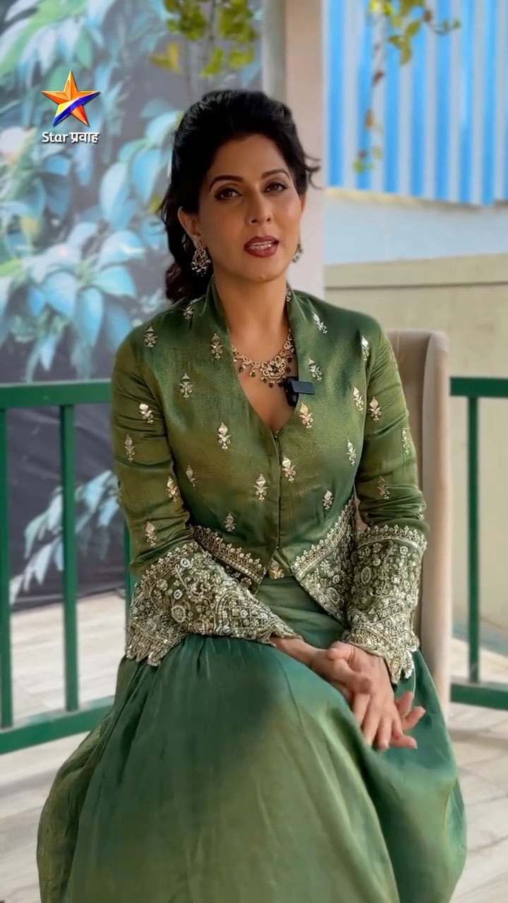 Maadhavi Nemkar Shimmery Saree Look