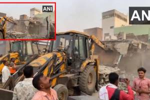 Matin Patel house demolition Chhatrapati Sambhajinagar | Nida Khan Nashik TCS case accused shelter | Aurangabad Municipal Corporation bulldozer action | MIM Corporator illegal construction removal