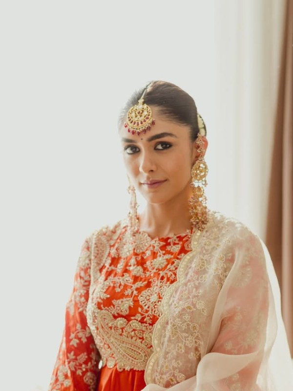 Mrunal Thakur Orange Anarkali Look