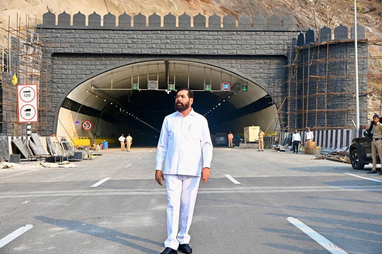 लोणावळा-खंडाळा या अवघड आणि वळणदार घाटातून प्रवास करण्याची आता गरज उरणार नाही.