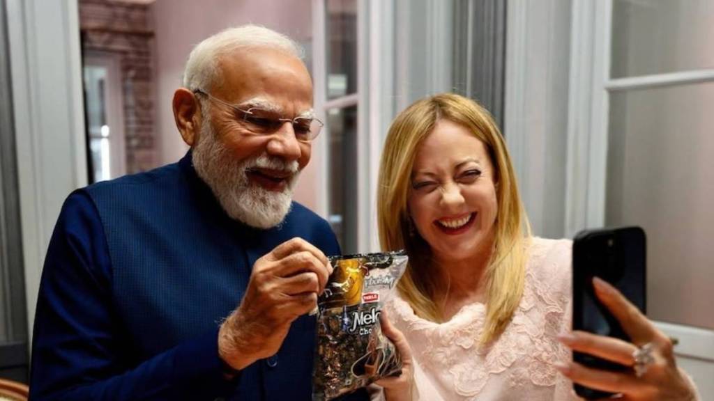 पंतप्रधान नरेंद्र मोदी यांनी इटलीच्या पंतप्रधान जॉर्जिया मेलोनी यांना मेलोडी चॉकलेट (छायाचित्र - लोकसत्ता टीम)