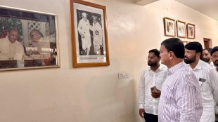 Agriculture Minister Dattatray Bharne Pusad visit | Manohar Naik health update Yavatmal | Farmer protest against Dattatray Bharne | Yavatmal soybean insurance loan waiver issues Maharashtra