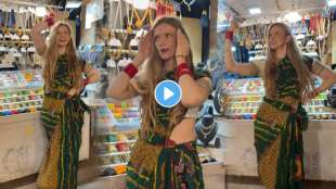 foreign girl Beautiful dance on the song