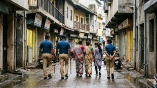 Pune Police raid Budhwar Peth | Illegal Bangladeshi women detained in Pune | Faraskhana Police crime news | Red light area police action Pune