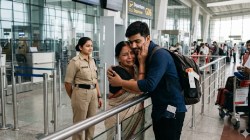 सर, आईला भेटून येऊ का पटकन? विमानतळावर तरुणाची सीआयएसएफ अधिकाऱ्याला विनवणी, खाकी वर्दीतली माणूसकी