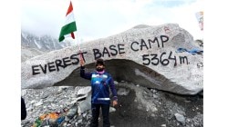 अंध गिर्यारोहकाकडून एव्हरेस्ट बेस कॅम्प सर करण्याची नेत्रदीपक कामगिरी