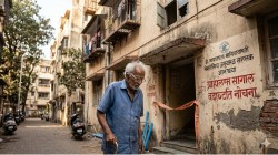 स्वतःच्या जोखमीवर धोकादायक इमारतीत राहा; ऐंशी वर्षांच्या वृद्धास धोकादायक इमारतीत राहण्यास न्यायालयाकडून परवानगी