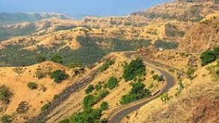 Anuskura ghat landslide threat Ratnagiri | Rajapur to Western Maharashtra shortcut road | Public Works Department PWD ghat repair | Monsoon hilly road traffic disruption updates