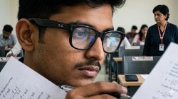 सिम्बायोसिसच्या विद्यार्थ्यांकडून परीक्षेवेळी चक्क ‘रेबॅन मेटा’ चष्म्याचा वापर, विद्यार्थी परीक्षेपासून प्रतिरोधित