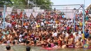 kolhapur mahalaxmi ambabai avabhrut snan | panchaganga river ghat kolhapur utsav | adhik maas mahalaxmi temple rituals | shri pujak mandal garud mandap kolhapur