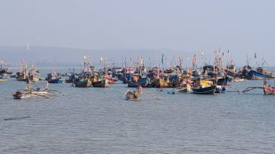 Karanja port fishing boats Maharashtra | Uran fish export industry | Sassoon dock alternative Karanja | Maharashtra marine fishing monsoon ban