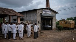 कोकणनगर स्मशानभूमीतील भोंगळ कारभार; सात तास वीज दाहिनीत अडकला मृतदेह, रत्नागिरी पालिका प्रशासनावर संताप