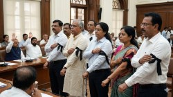 विरोधकांचा काळ्या फिती बांधून सुधार समितीच्या पटलावरील प्रस्तावांना विरोध ; एकाही प्रस्तावाला मंजुरी नाही