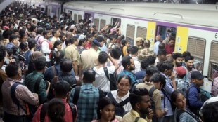 Thane railway station heavy crowd due to train delay | Central Railway motormen agitation news | Mumbai Local train status update | Commuters rush at Thane platform