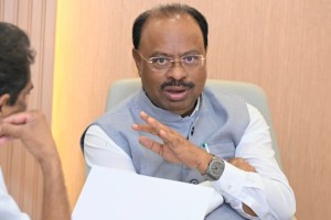 Revenue Minister Chandrashekhar Bawankule Pune visit | Maharashtra Land Titling Act implementation details | Property law reforms Maharashtra 2026 | Digital land records Maharashtra registration