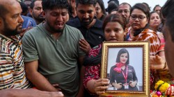 बारामती विमान दुर्घटना; पिंकी मालीच्या कुटुंबाला ५ लाखाची मदत सरकारी नोकरीसाठी कुटुंबियांचे शासनाकडे साकडे