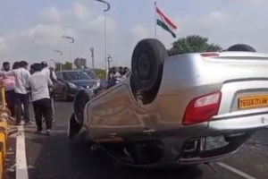 Rakshak Chowk flyover accident Pimpri Chinchwad | Aundh Rawet BRT road car crash | MP Shrirang Barne inspects Rakshak Chowk Pune | Pimpri Chinchwad Municipal Corporation PCMC structural defect