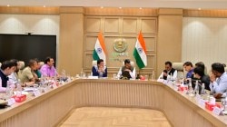 पुरेशी घरे उपलब्ध होण्यासाठी धोरण तयार करा; मुख्यमंत्री देवेंद्र फडणवीस यांचे आदेश