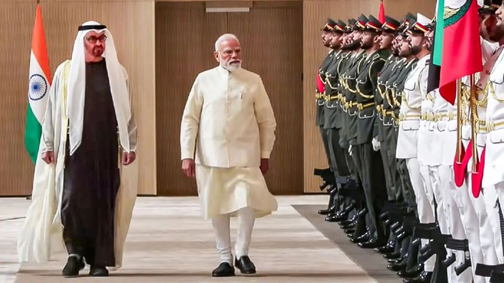 पंतप्रधान नरेंद्र मोदी यांनी अबु धाबी येथे संयुक्त अरब अमिरातीचे अध्यक्ष शेख मोहम्मद बिन झायद अल नाहयान यांची भेट घेतली. (@NarendraModiYT via PTI Photo) पंतप्रधान नरेंद्र मोदी यांनी अबु धाबी येथे संयुक्त अरब अमिरातीचे अध्यक्ष शेख मोहम्मद बिन झायद अल नाहयान यांची भेट घेतली. (@NarendraModiYT via PTI Photo)
