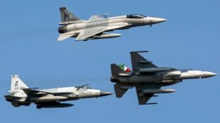 Pakistan deploys 8000 troops to Saudi Arabia | पाकिस्तान सौदी अरेबिया लष्करी मदत | JF-17 fighter jets squadron Saudi deployment | Pakistan Saudi mutual defense pact Reuters report