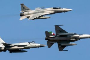 Pakistan deploys 8000 troops to Saudi Arabia | पाकिस्तान सौदी अरेबिया लष्करी मदत | JF-17 fighter jets squadron Saudi deployment | Pakistan Saudi mutual defense pact Reuters report