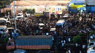 Pune Nasrapur minor girl assault murder case protest | Vadgaon bridge rasta roko traffic jam | Pune Police Commissioner Amitesh Kumar visit | Mumbai Bengaluru highway protest updates