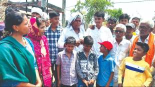 Naik family protest Yavatmal water crisis | Meena Niranjan Naik Pusad agitation | Malpathar 40 villages drinking water issue | Isapur dam lift irrigation demand Yavatmal
