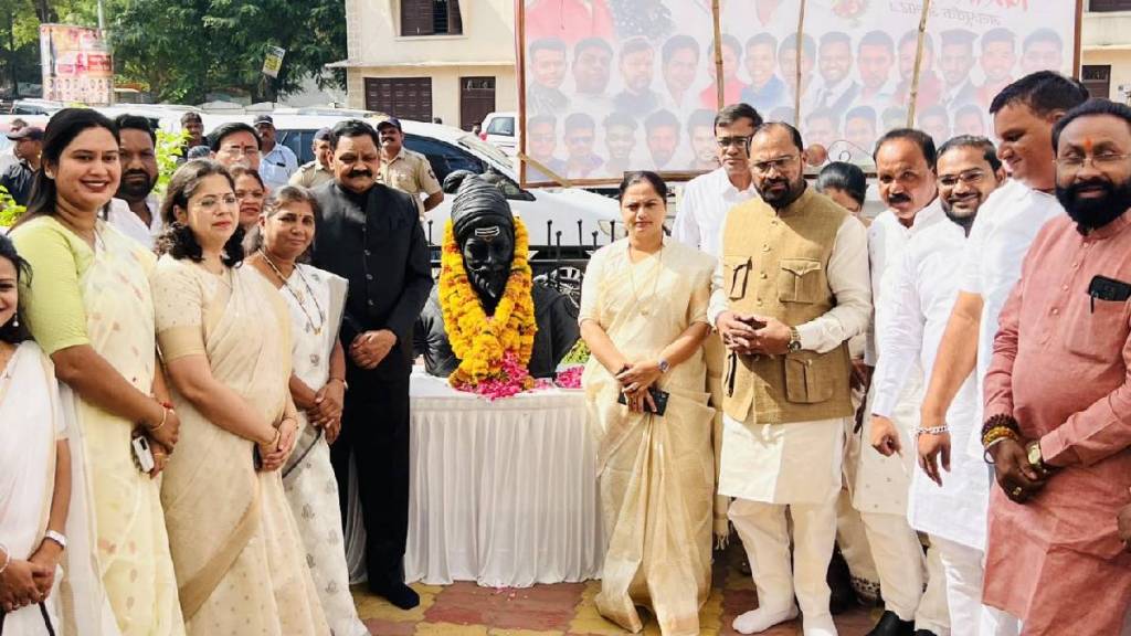 Chandrapur Municipal Corporation suspension news | Commissioner Akunuri Naresh action | Maharashtra Din event controversy | Chandrapur local political news updates Chandrapur Municipal Corporation suspension news | Commissioner Akunuri Naresh action | Maharashtra Din event controversy | Chandrapur local political news updates