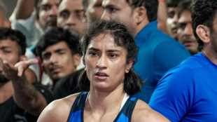 Vinesh Phogat Asian Games Trials semifinal match | Meenakshi Goyat wrestling win against Vinesh Phogat | विनेश फोगाट आशियाई क्रीडा स्पर्धा चाचणी पराभव | मीनाक्षी गोयत महिला कुस्तीपटू ५३ किलो वजन गट
