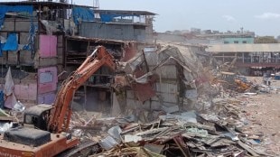 Western Railway anti encroachment drive in Bandra Garib Nagar Mumbai