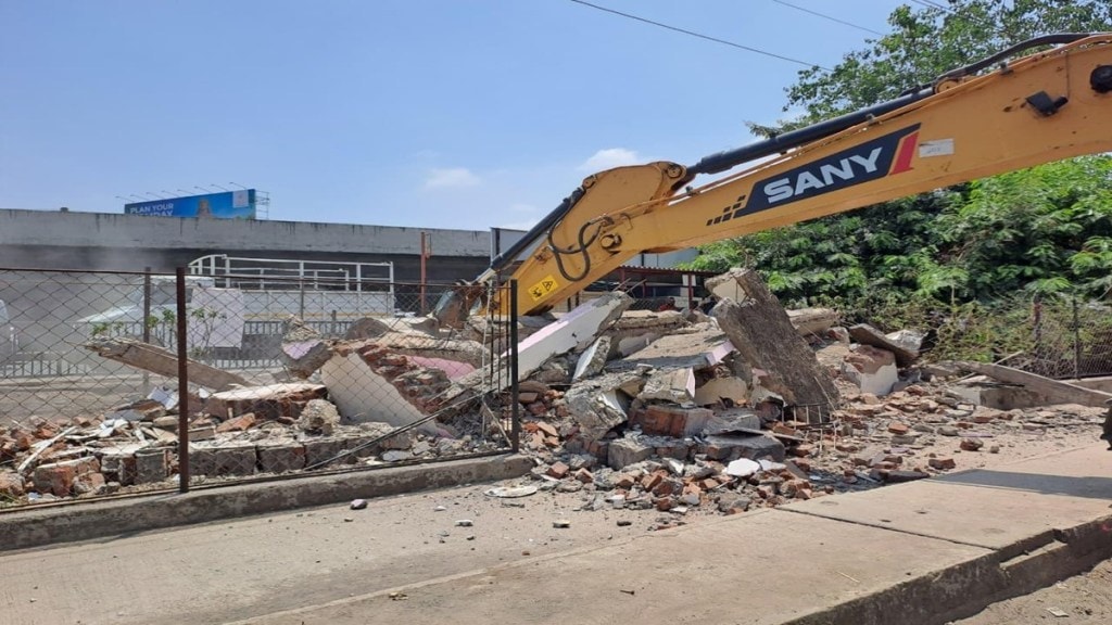 CIDCO Panvel Municipal Corporation encroachment drive Kalamboli Junction | Kamothe MGN Hospital area demolition | Navi Mumbai traffic improvement project | Vishal Dhage Maheshkumar Meghmale CIDCO action CIDCO Panvel Municipal Corporation encroachment drive Kalamboli Junction | Kamothe MGN Hospital area demolition | Navi Mumbai traffic improvement project | Vishal Dhage Maheshkumar Meghmale CIDCO action