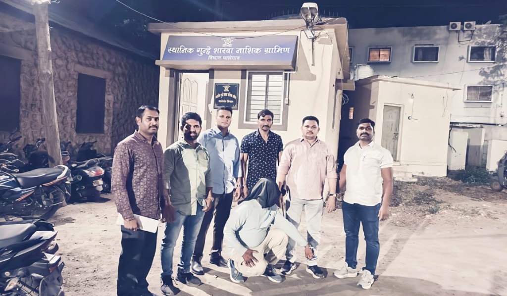 Malegaon Police Arrest Akbar Chorwa | Notorious criminal Akbar Khan Habib Khan Nashik | Nashik Rural Police LCB Operation Malegaon | Criminal records and housebreaking cases Nashik District Malegaon Police Arrest Akbar Chorwa | Notorious criminal Akbar Khan Habib Khan Nashik | Nashik Rural Police LCB Operation Malegaon | Criminal records and housebreaking cases Nashik District