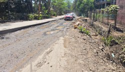 अपूर्ण रस्त्यांमुळे अलिबागची वाट खडतर…